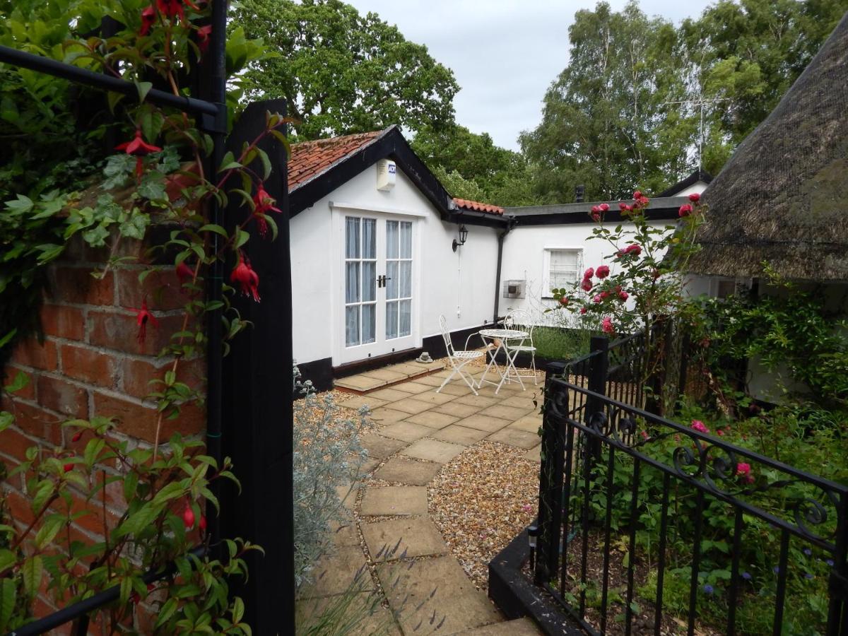 Frogs Hall B&B Eye  Dış mekan fotoğraf